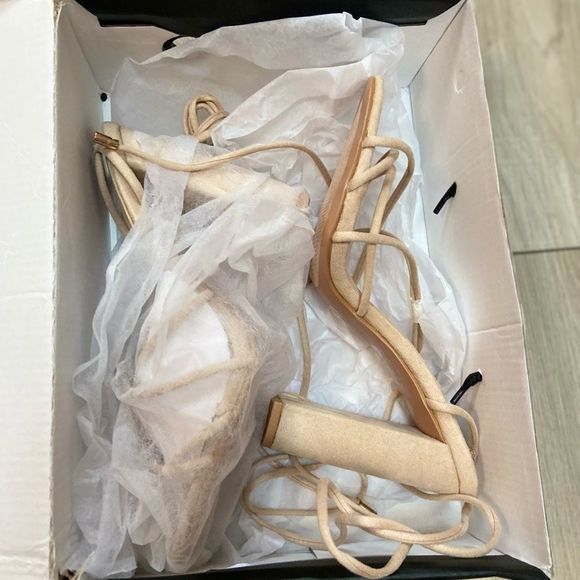 Wrap around Fashion Nova heels - Picture 3 of 3